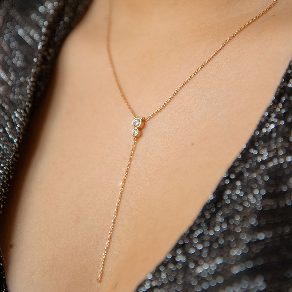 Collier qui tombe dans le décolleté plaqué or Le Charnel Who We Are