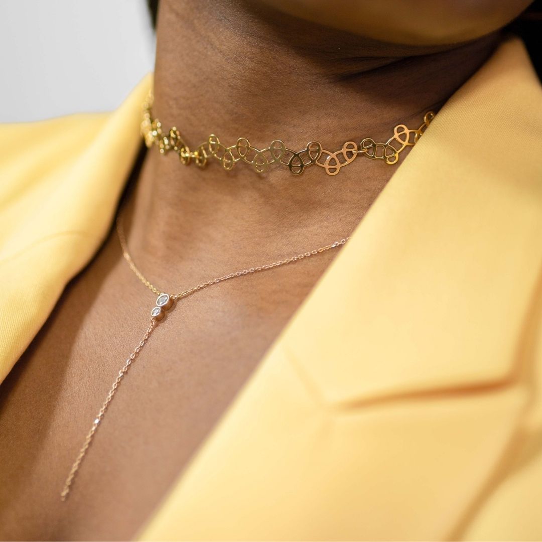 necklace that falls into the cleavage
