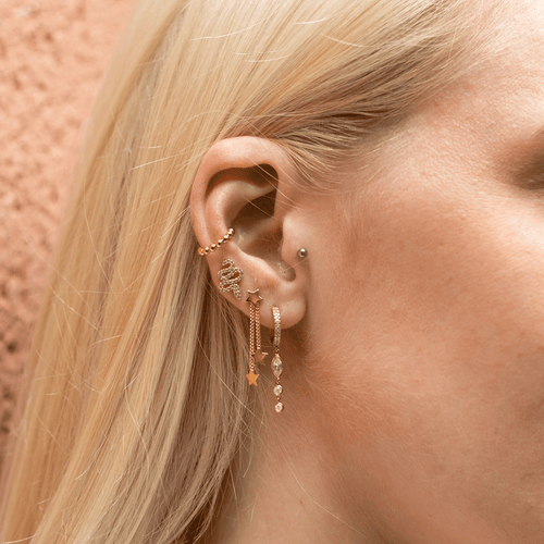 Accumulation of gold-plated earrings 