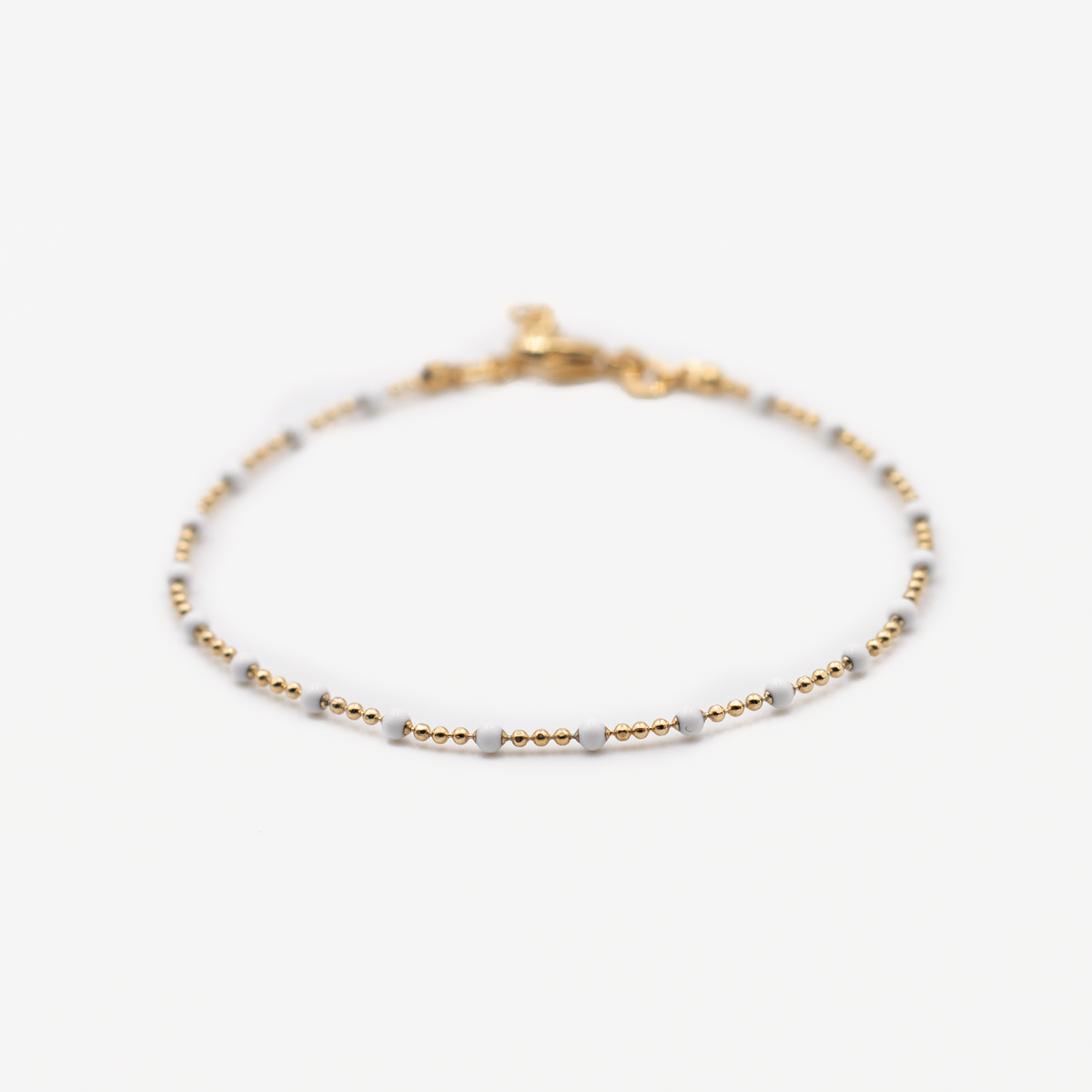 gold-plated white pearl bracelet