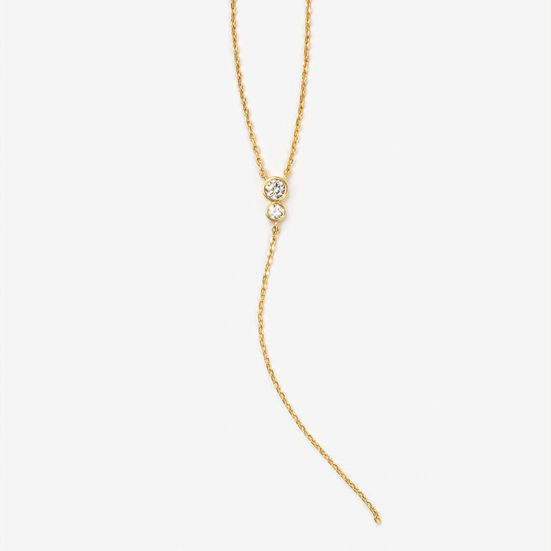 Necklace that falls into the neckline gold-plated
