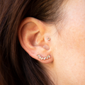 boucle d'oreille grimpante strass vue portée