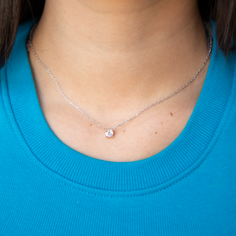 Collier argent zirconium vue portée de face