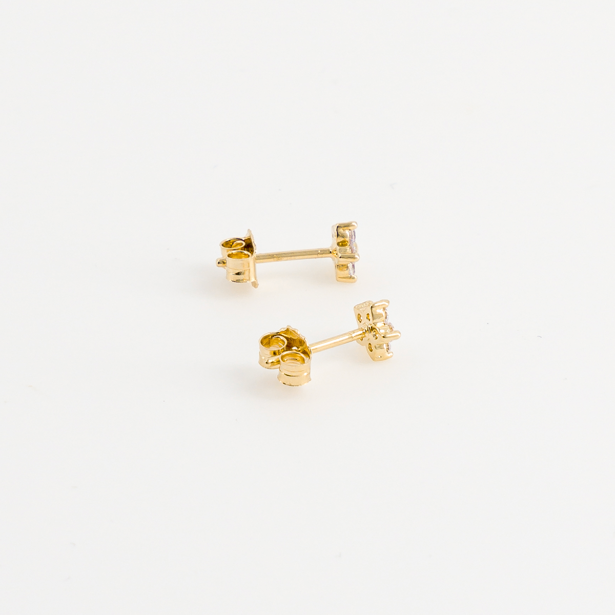 puces d'oreilles fleur vue de profil