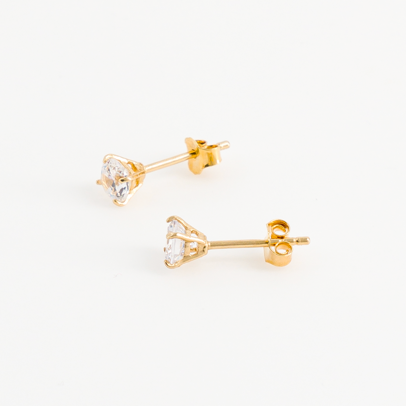 Boucle d oreille avec diamant vue de profil