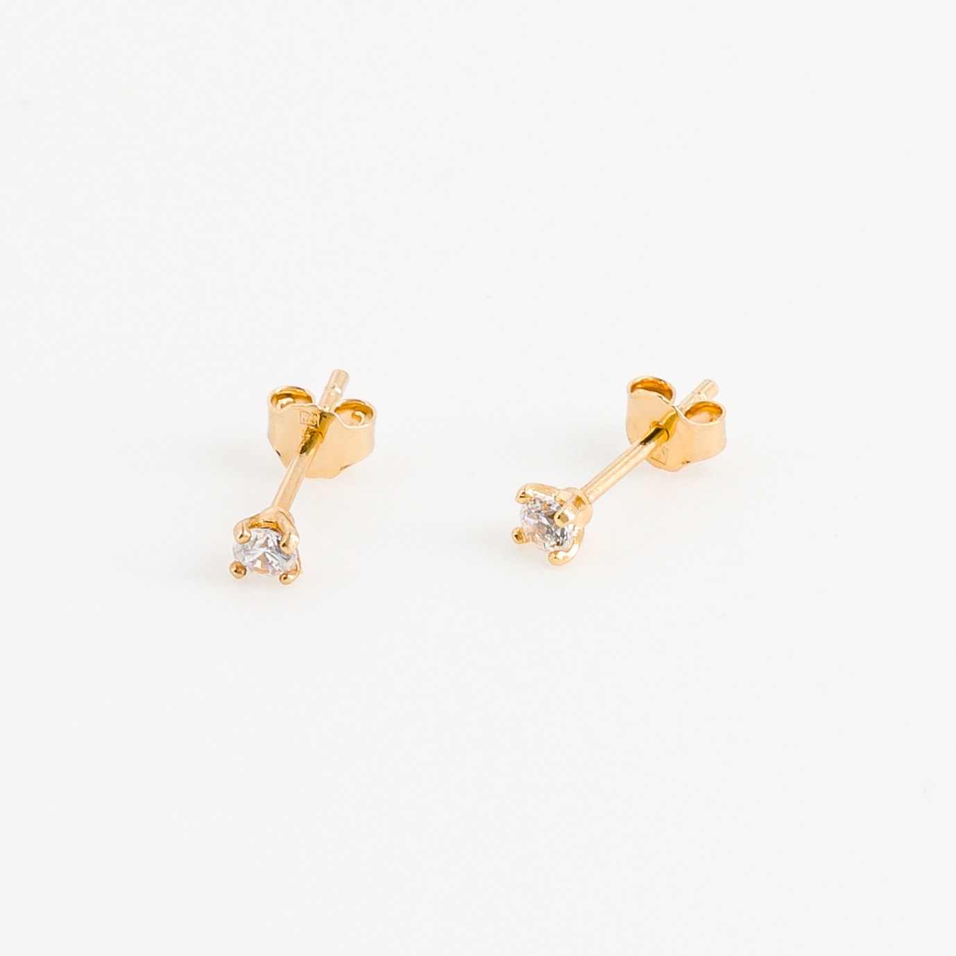 boucle d'oreille puce diamant vue face