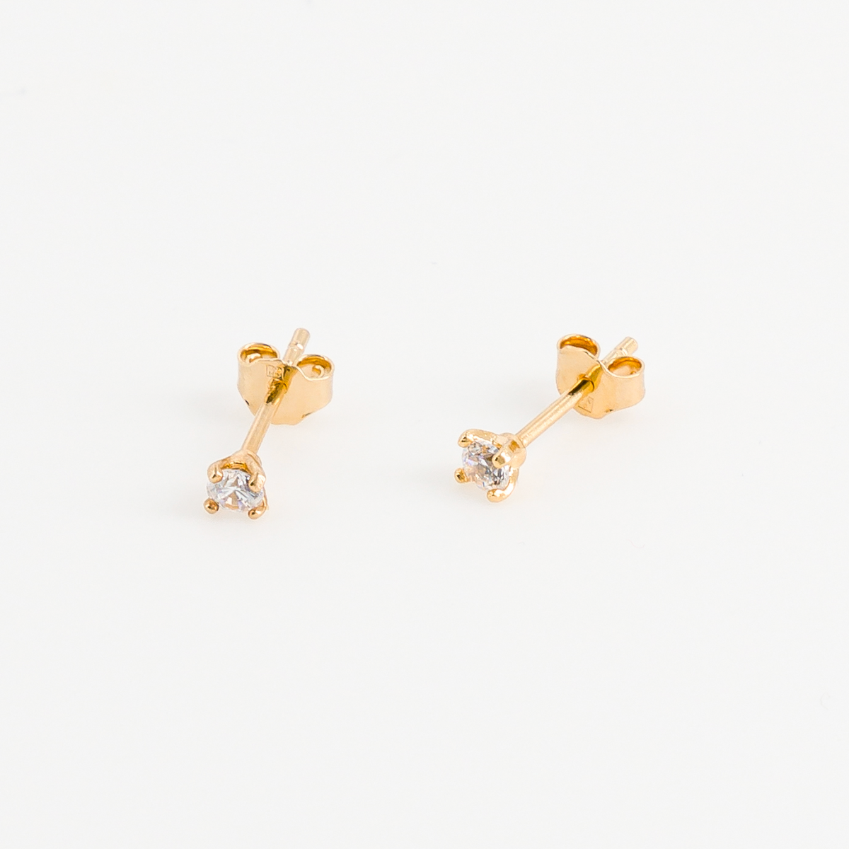 boucle d'oreille puce diamant vue face