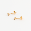 boucle d'oreille puce diamant vue de profil