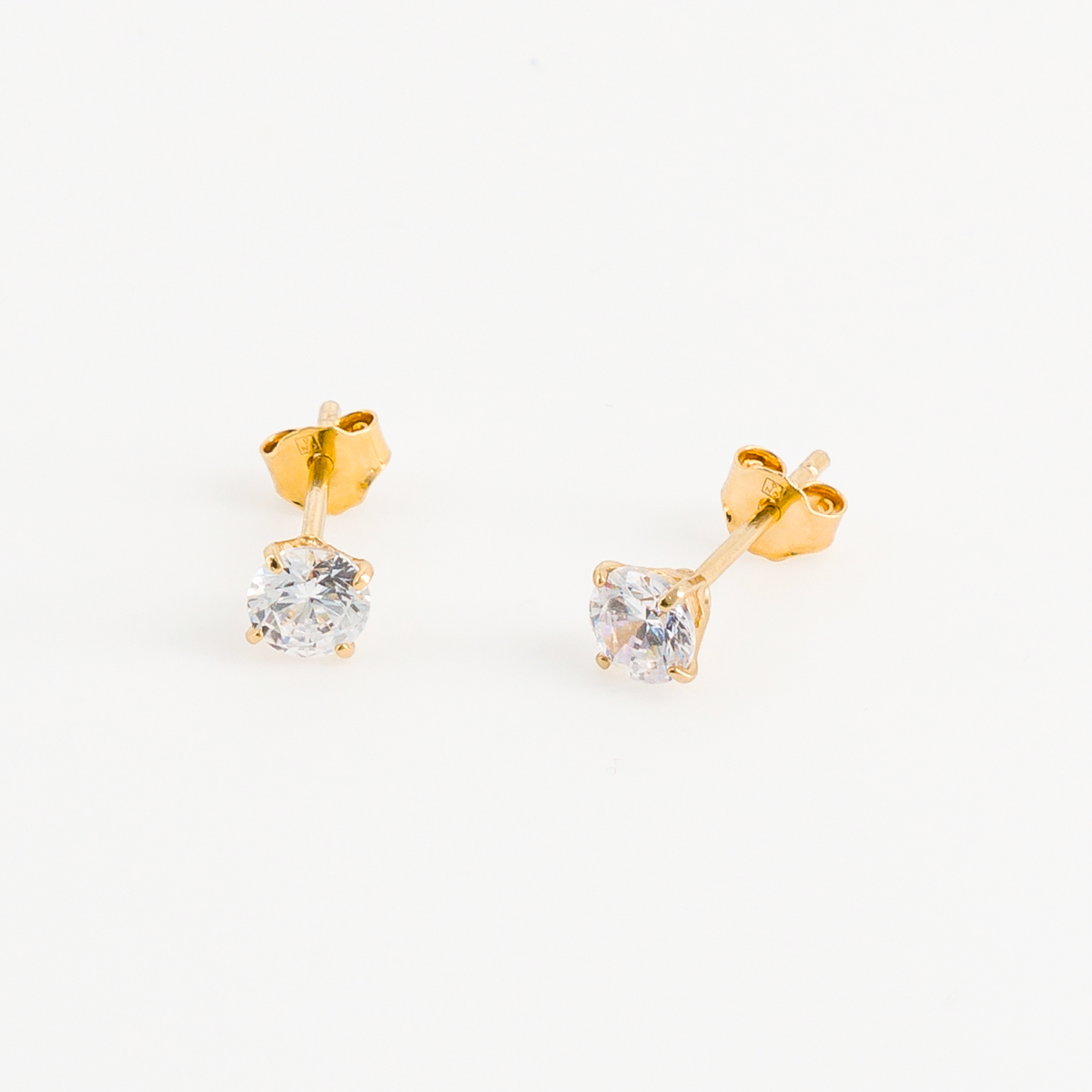 Boucle d oreille avec diamant vue de côté