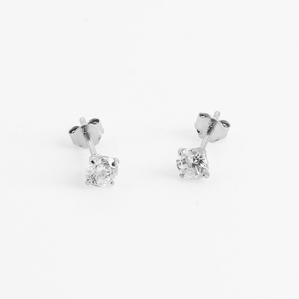 Boucles d'oreilles en argent rhodié et oxydes de zirconium vue de face