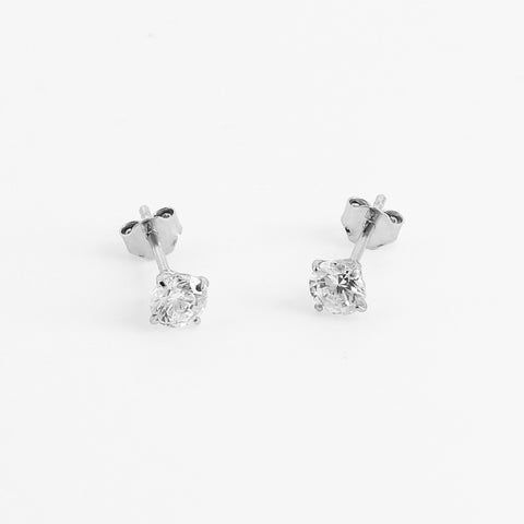 Boucles d'oreilles en argent rhodié et oxydes de zirconium vue de face