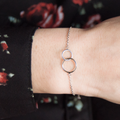 Bracelet avec deux anneaux argent porté